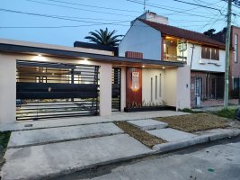 4-Room House for Sale in Pacheco with Pool and Barbecue