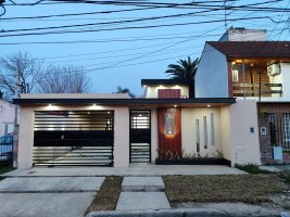 4-Room House for Sale in Pacheco with Pool and Barbecue