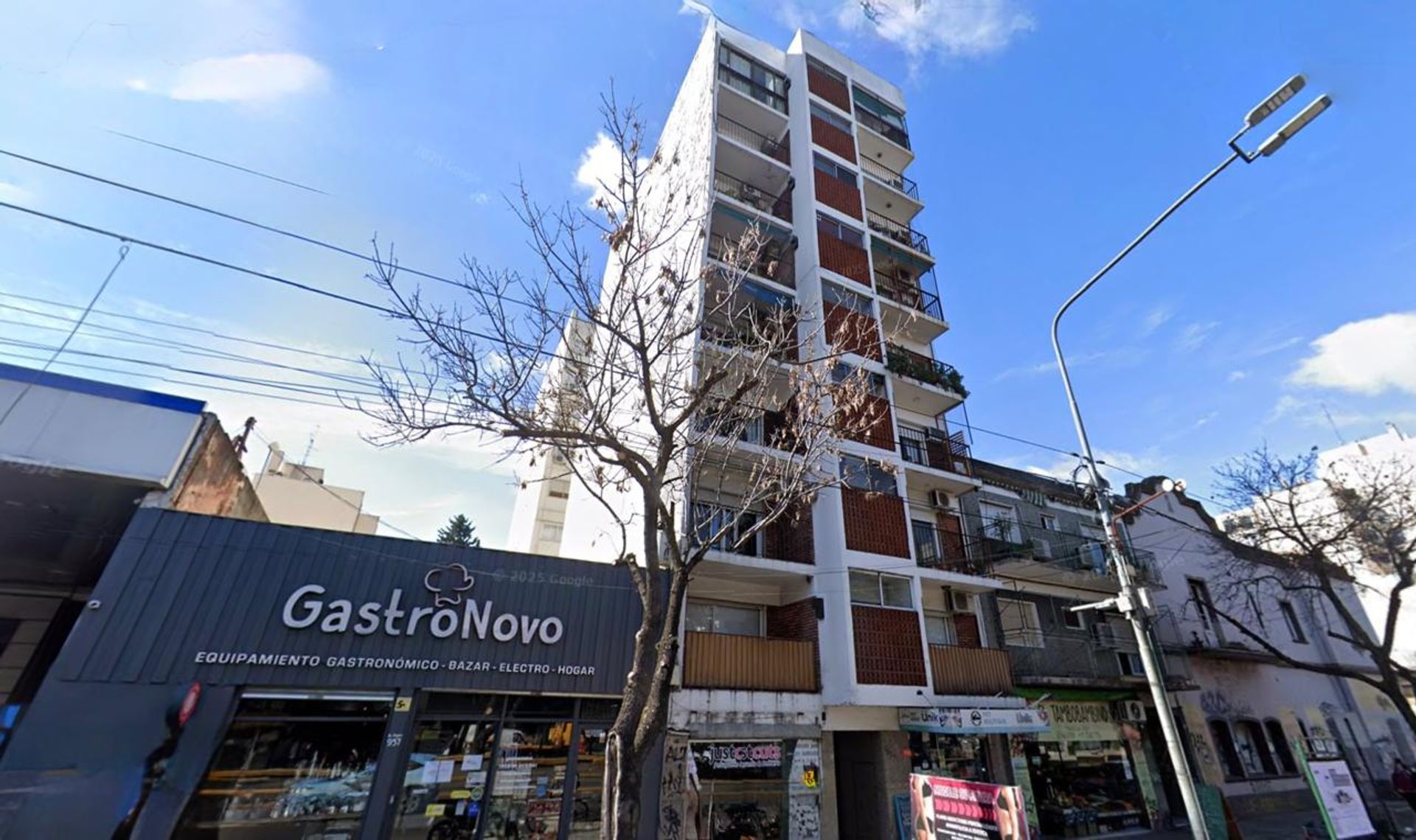 Venta depto 2 amb c/patio sobre Av. Maipú Florida