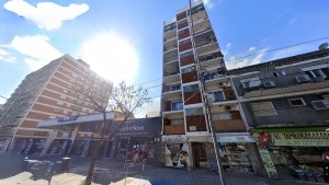 Venta depto 2 amb c/patio sobre Av. Maipú Florida