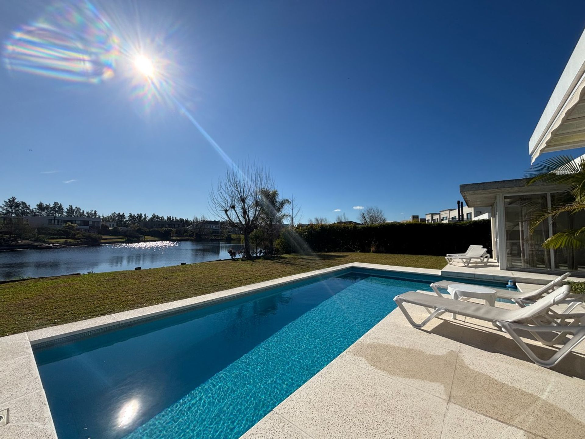 Venta Casa a la Laguna en Albanueva