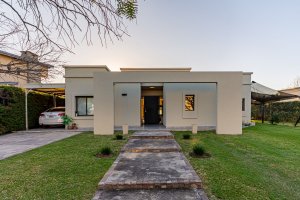 CASA/pileta LOTE INTERNO SAN ISIDRO LABRADOR
