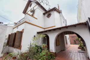 Venta Casa 4 ambientes. Florida. A refaccionar.