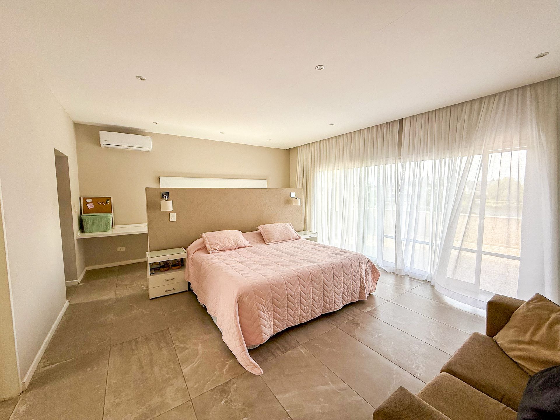 Casa En Venta A La Laguna En Villanueva San Benito