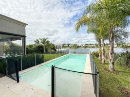 Casa En Venta A La Laguna En Villanueva San Benito