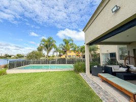 Casa En Venta A La Laguna En Villanueva San Benito
