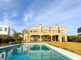 Casa A La Laguna En Venta En Villanueva San Benito