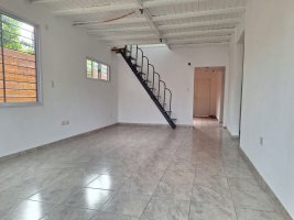 VENTA Casa 4 amb en Don Torcuato, terreno 400 M2