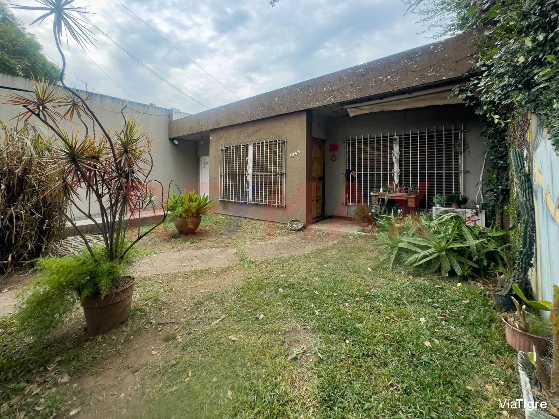 Venta Casa 3 amb y Depto con parque Florida Oeste
