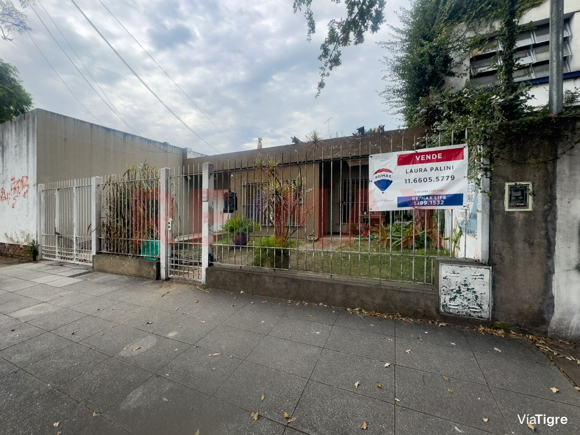 Venta Casa 3 amb y Depto con parque Florida Oeste