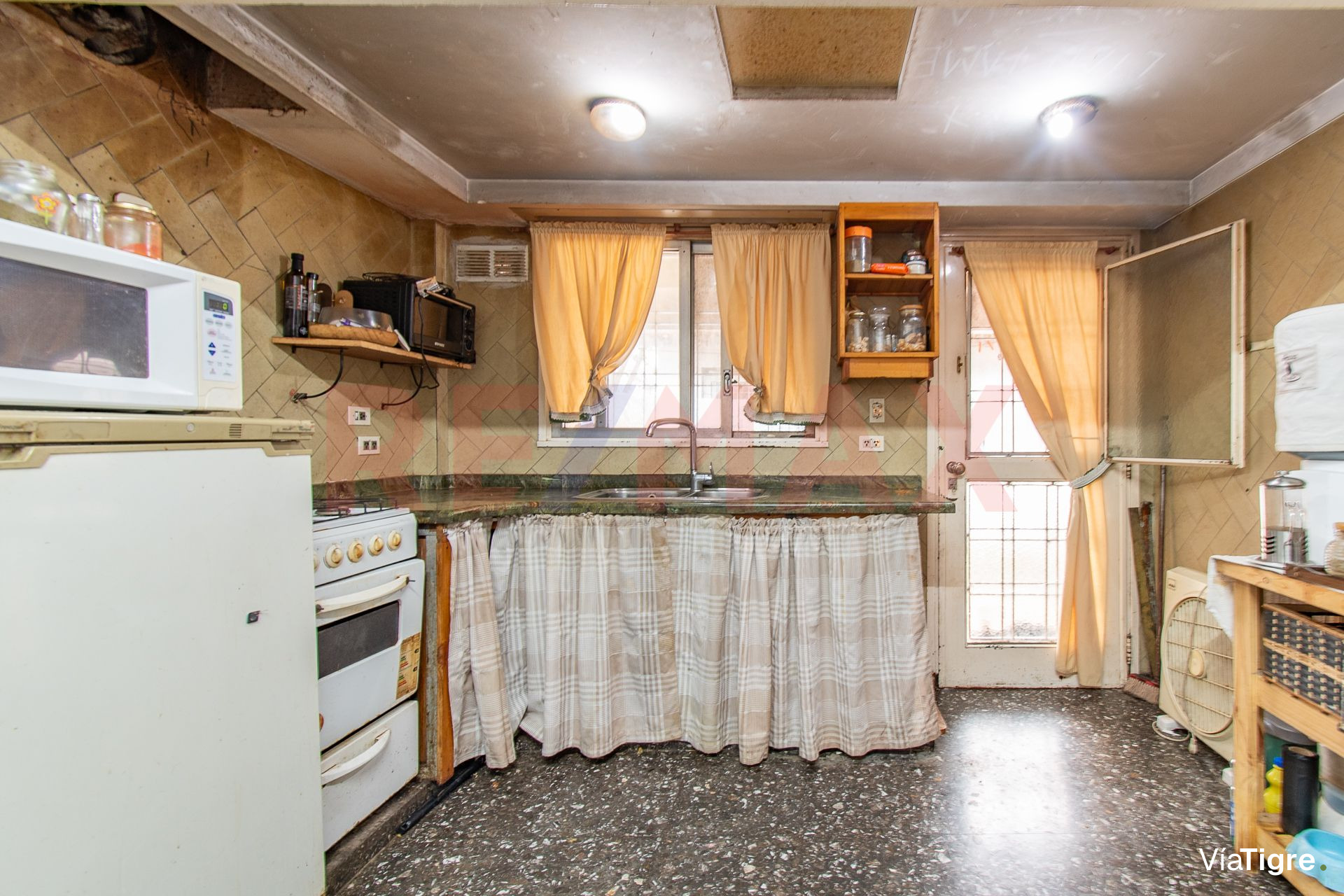 Venta Casa 3 amb y Depto con parque Florida Oeste
