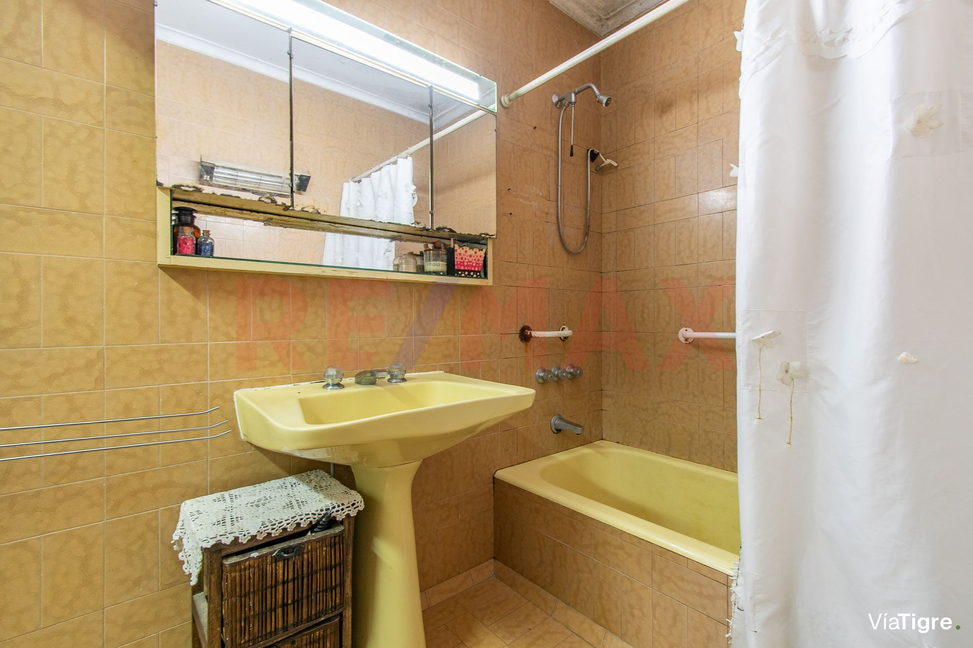 Venta Casa 3 amb y Depto con parque Florida Oeste