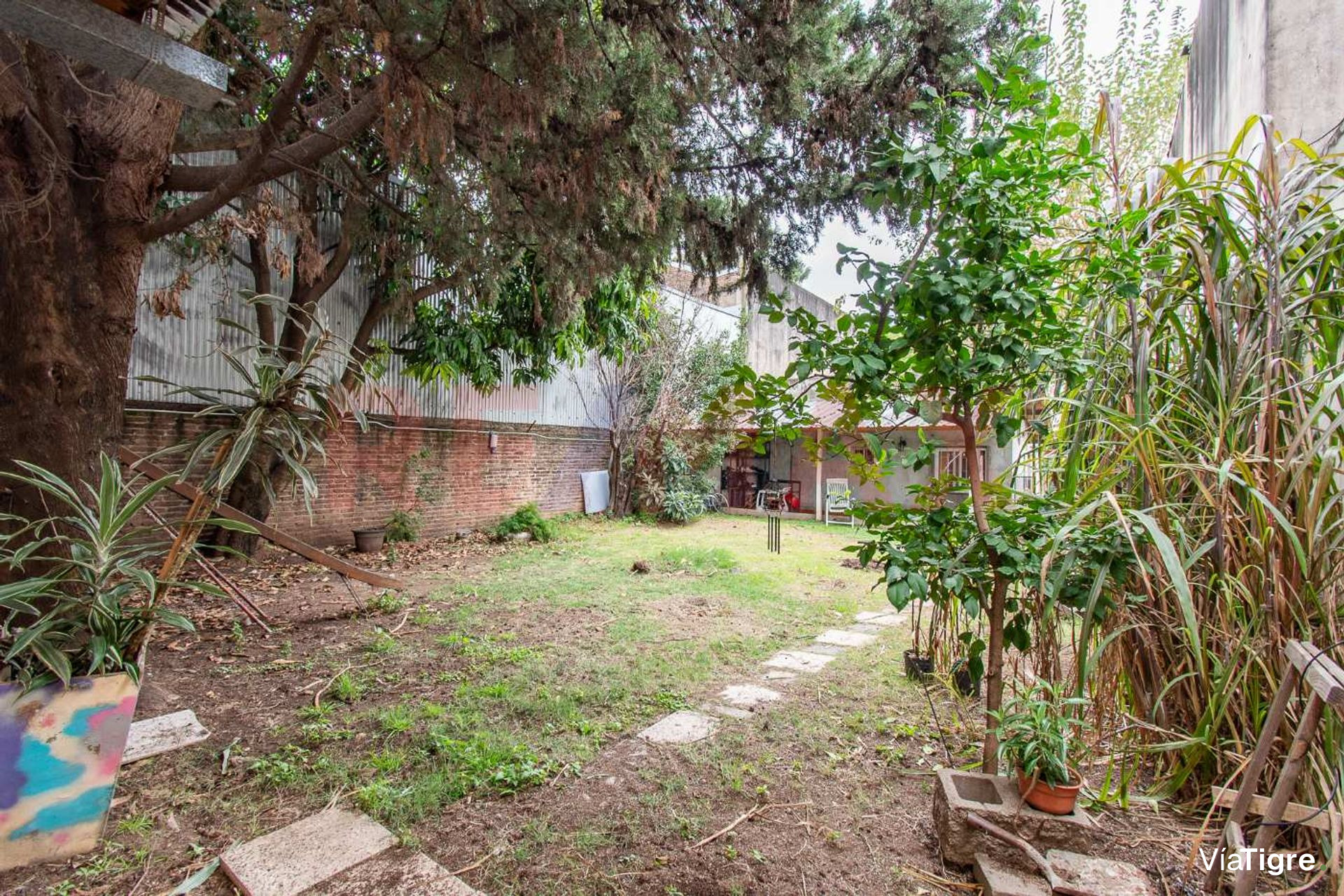 Venta Casa 3 amb y Depto con parque Florida Oeste