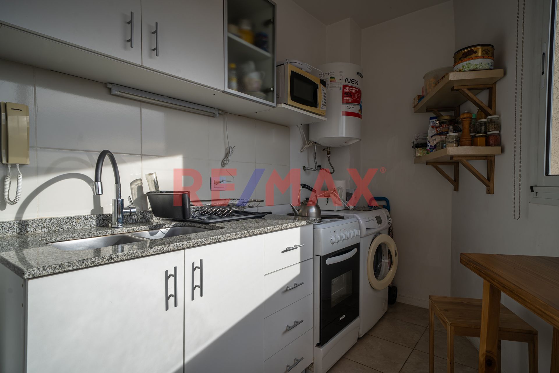 Venta Depto 2 Amb C/Cochera Y Balcón En San Isidro