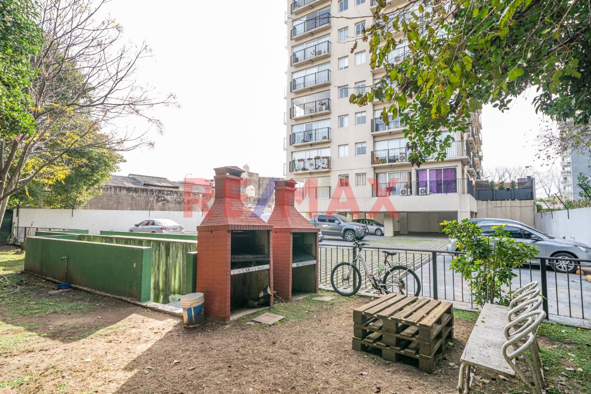 Venta Depto 2 Amb C/Cochera Y Balcón En San Isidro