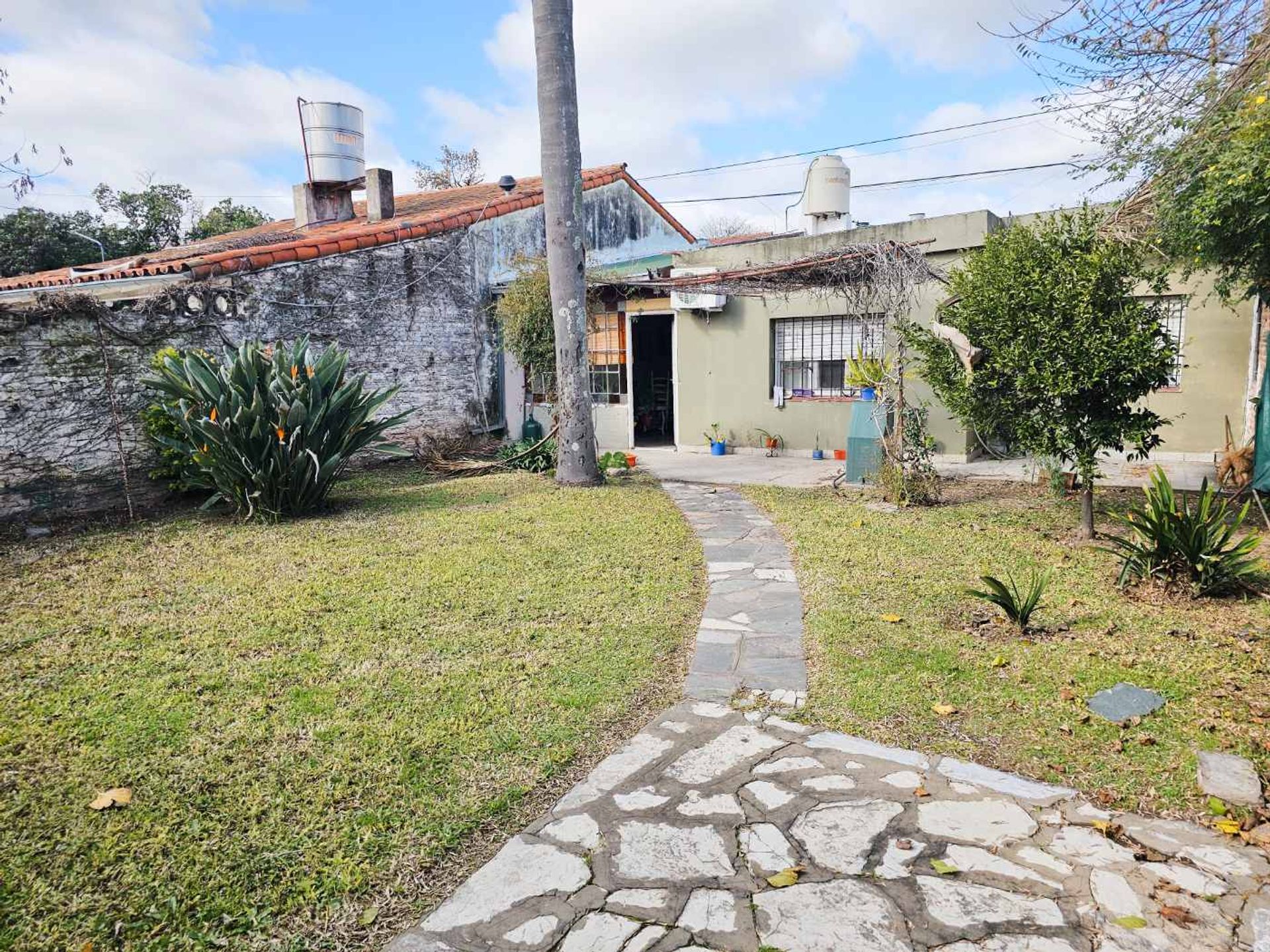 Venta Casa 3 Ambientes Con Parrilla Y Jardin