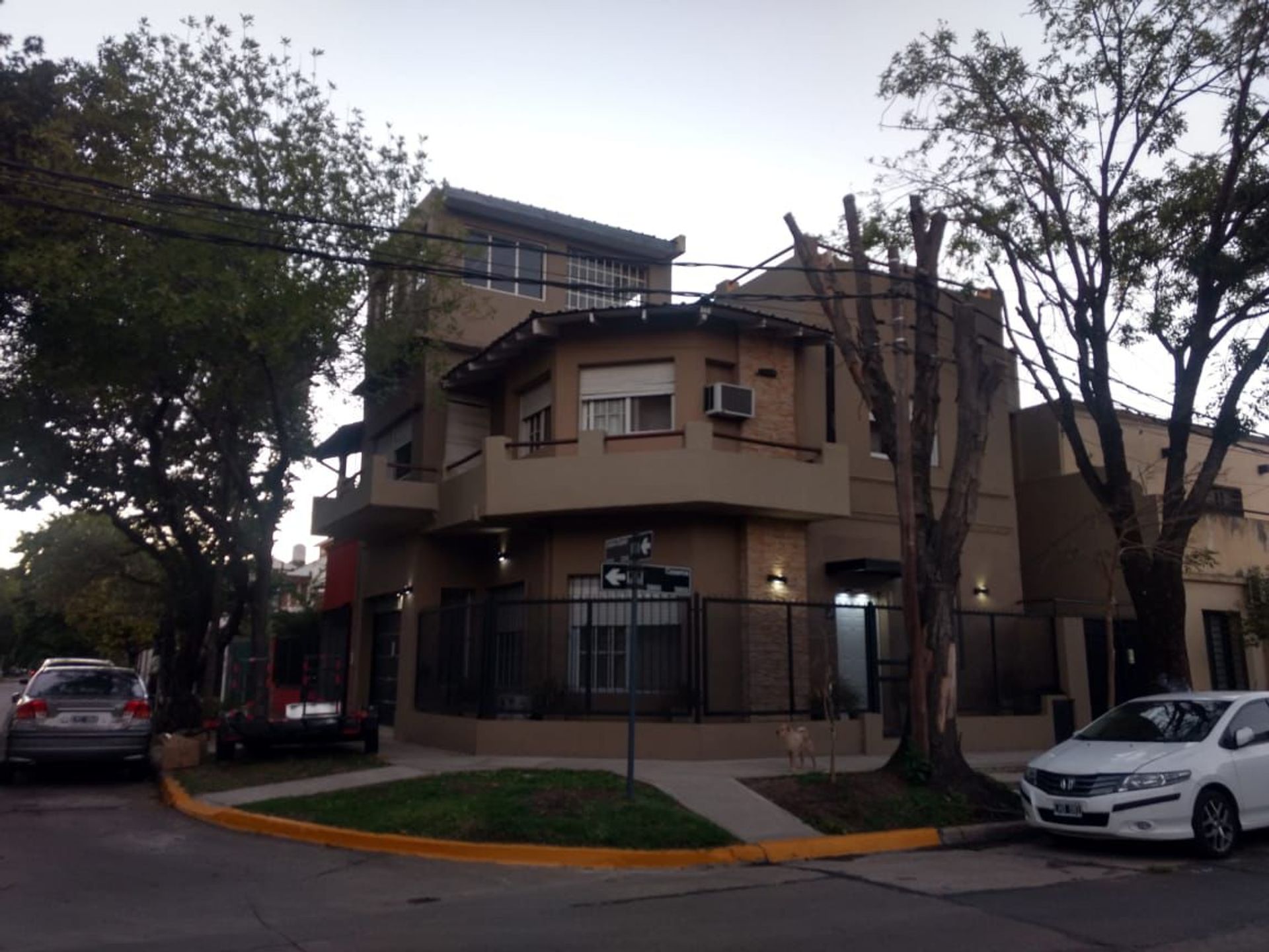 4-Room Corner House with Garage, Laundry, Terrace
