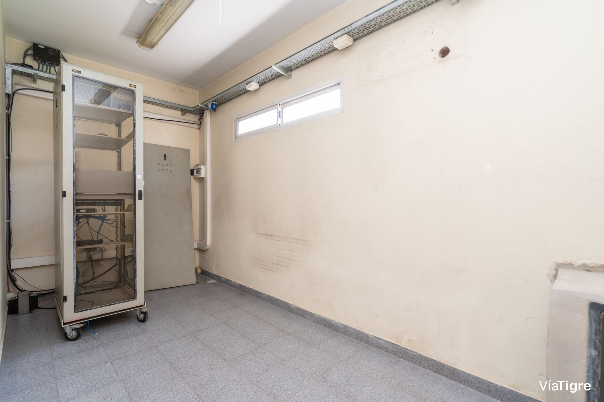 Deposito Con Oficina - Casa Uso Comercial-V.lopez