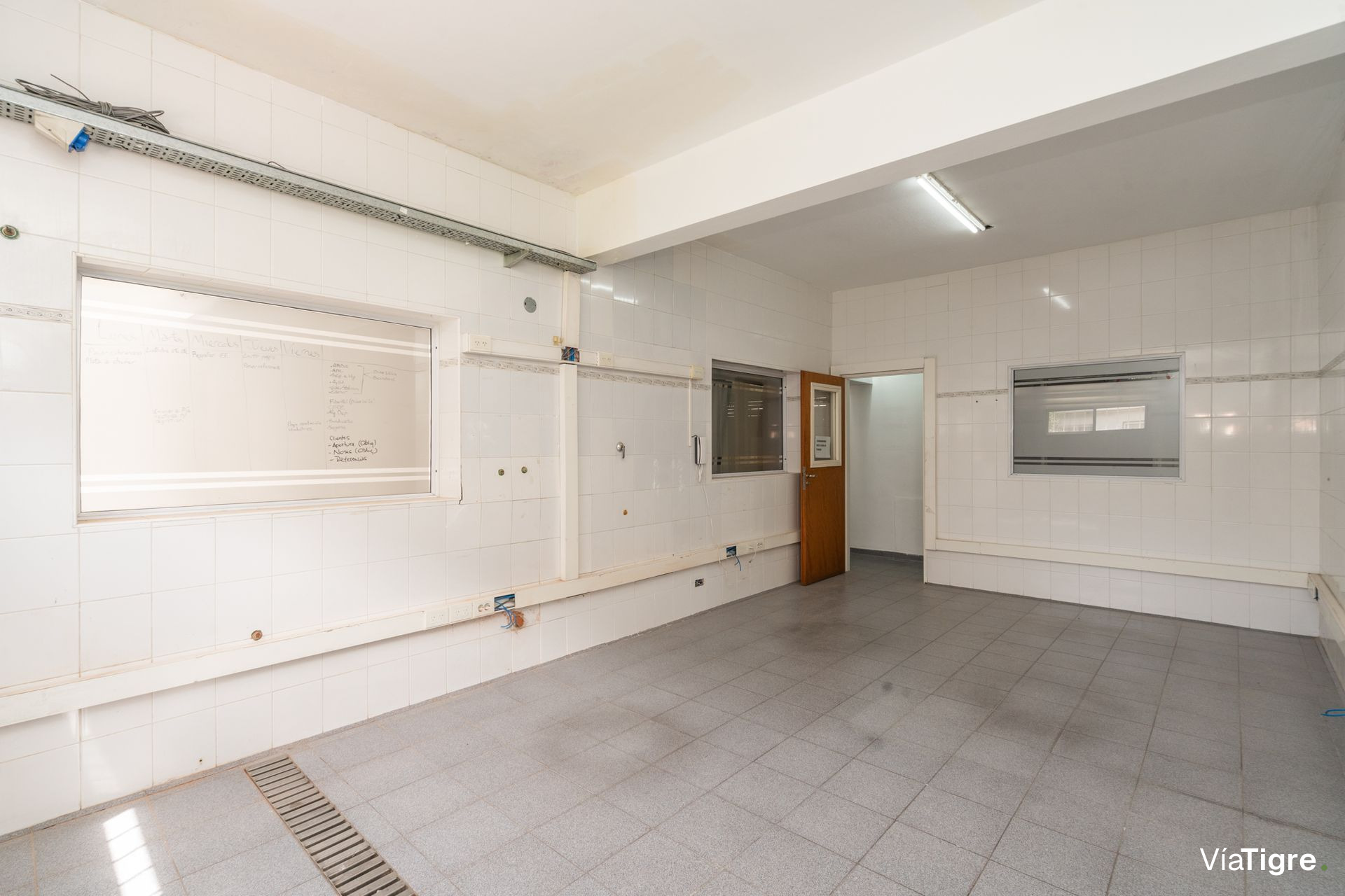 Deposito Con Oficina - Casa Uso Comercial-V.lopez