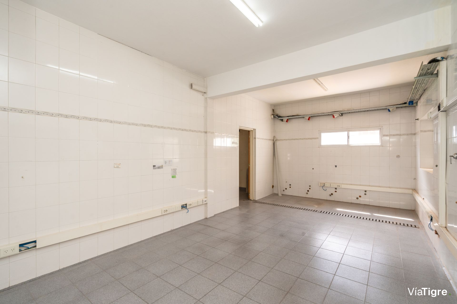 Deposito Con Oficina - Casa Uso Comercial-V.lopez