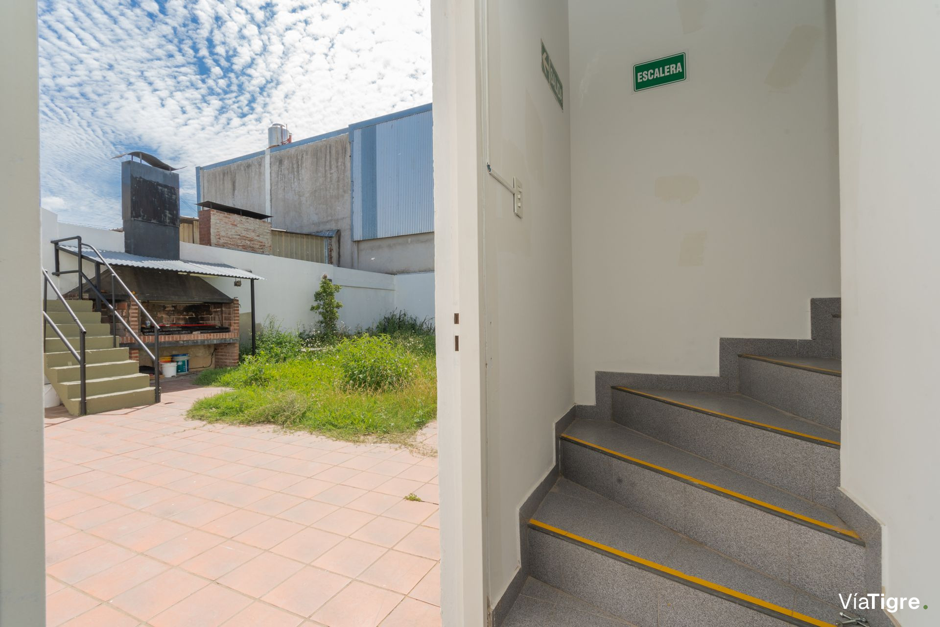 Deposito Con Oficina - Casa Uso Comercial-V.lopez