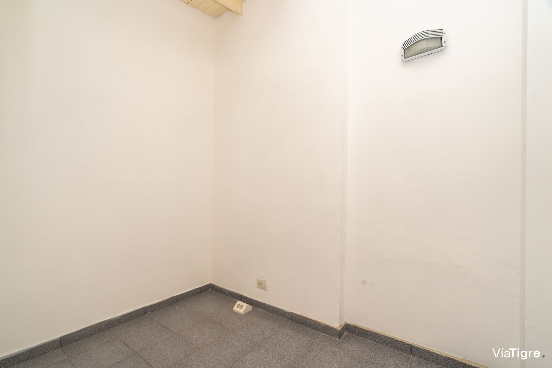 Deposito Con Oficina - Casa Uso Comercial-V.lopez