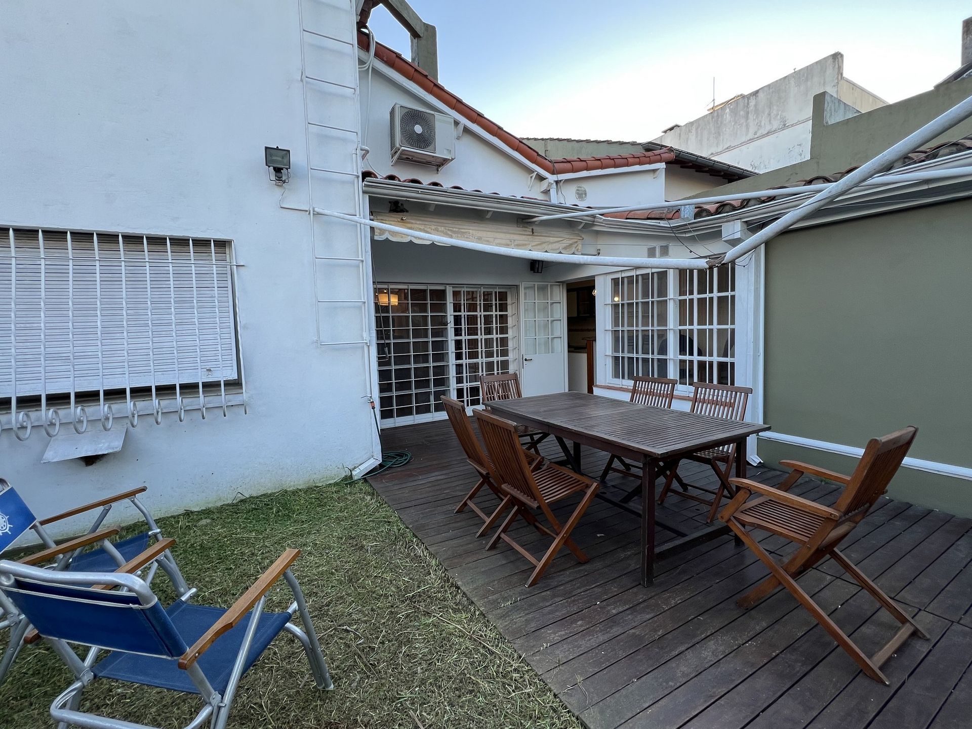Casa 4 Ambientes con PARQUE, JACUZZI y COCHERA