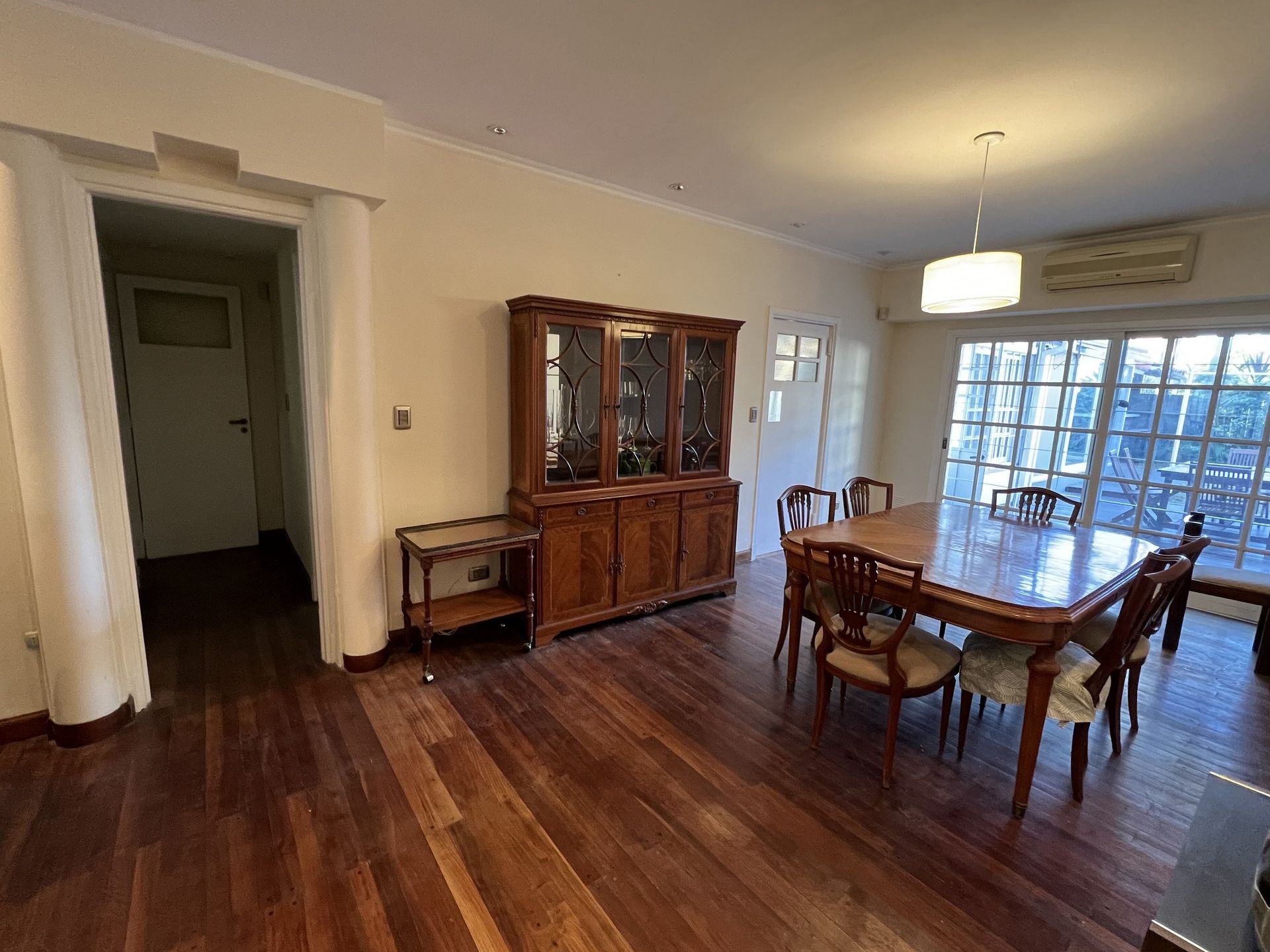 Casa 4 Ambientes con PARQUE, JACUZZI y COCHERA