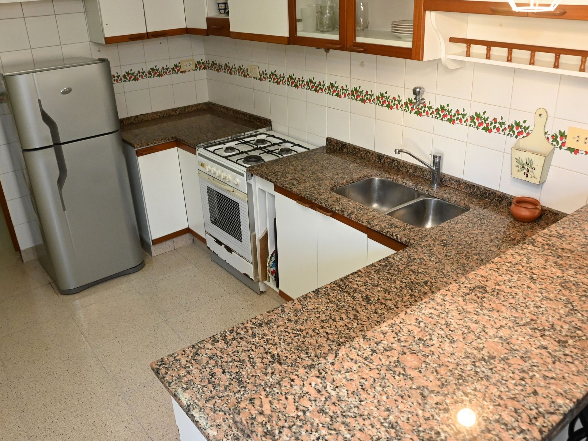 Casa 4 Ambientes con PARQUE, JACUZZI y COCHERA