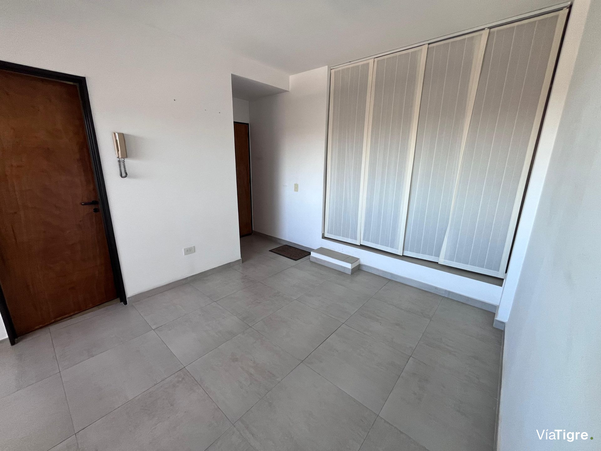 Monoambiente divisible con balcón y vista al rio