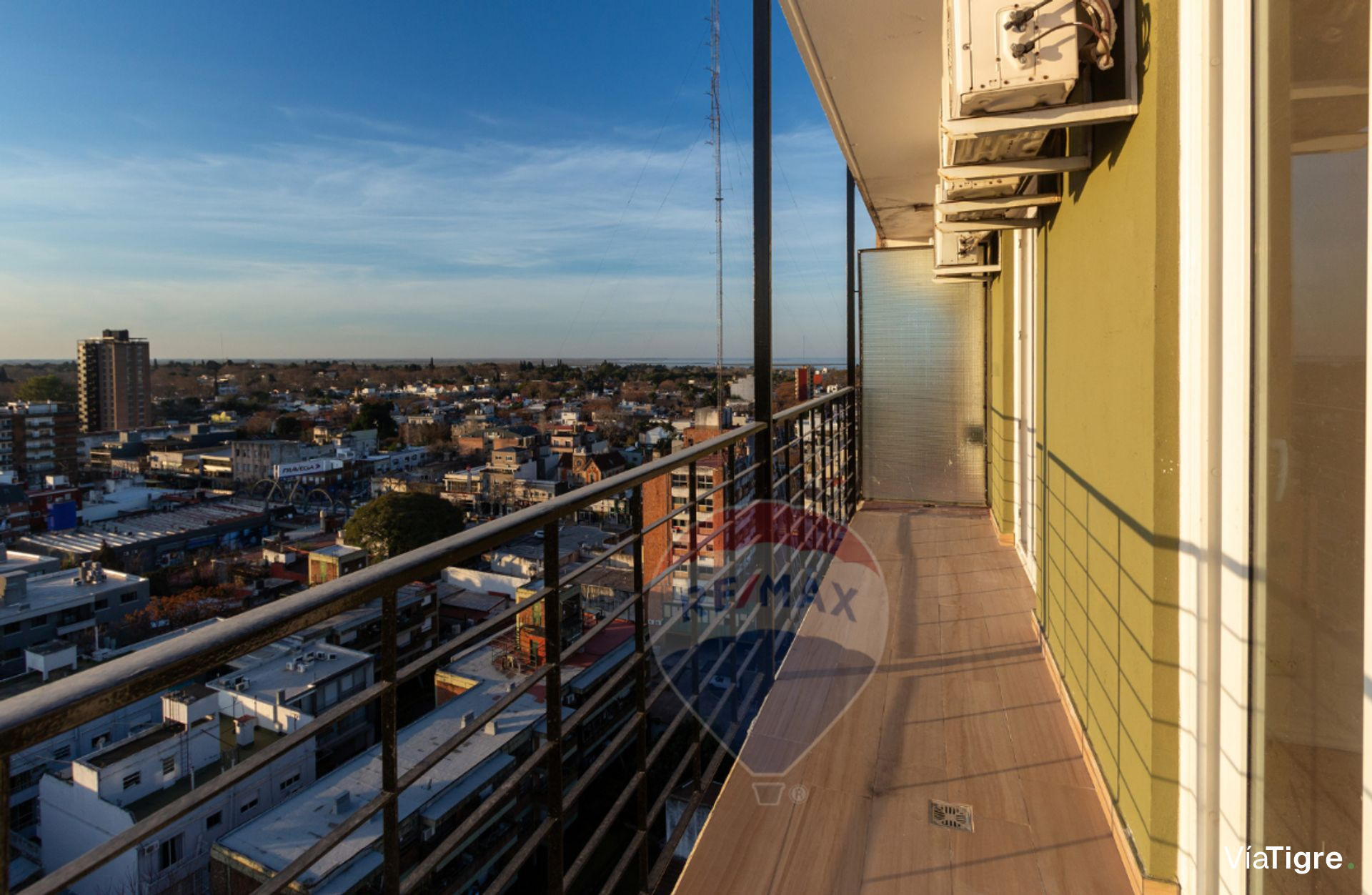 Venta depto San Isidro 3 ambientes Vista cochera