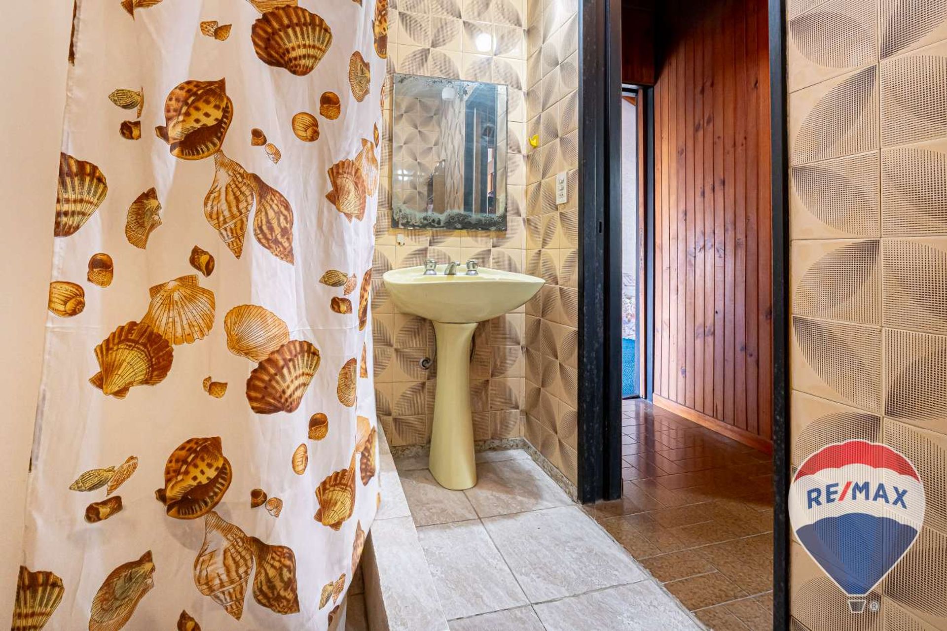 CASA 5 AMB, 8.66 x 37 C/COCHERA Y JARDÍN.