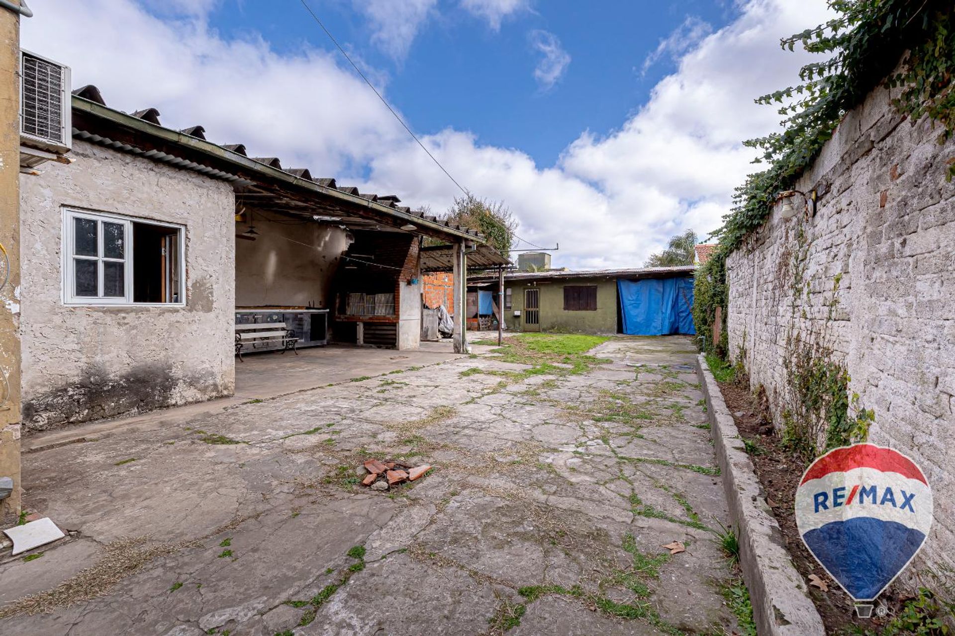 CASA 5 AMB, 8.66 x 37 C/COCHERA Y JARDÍN.