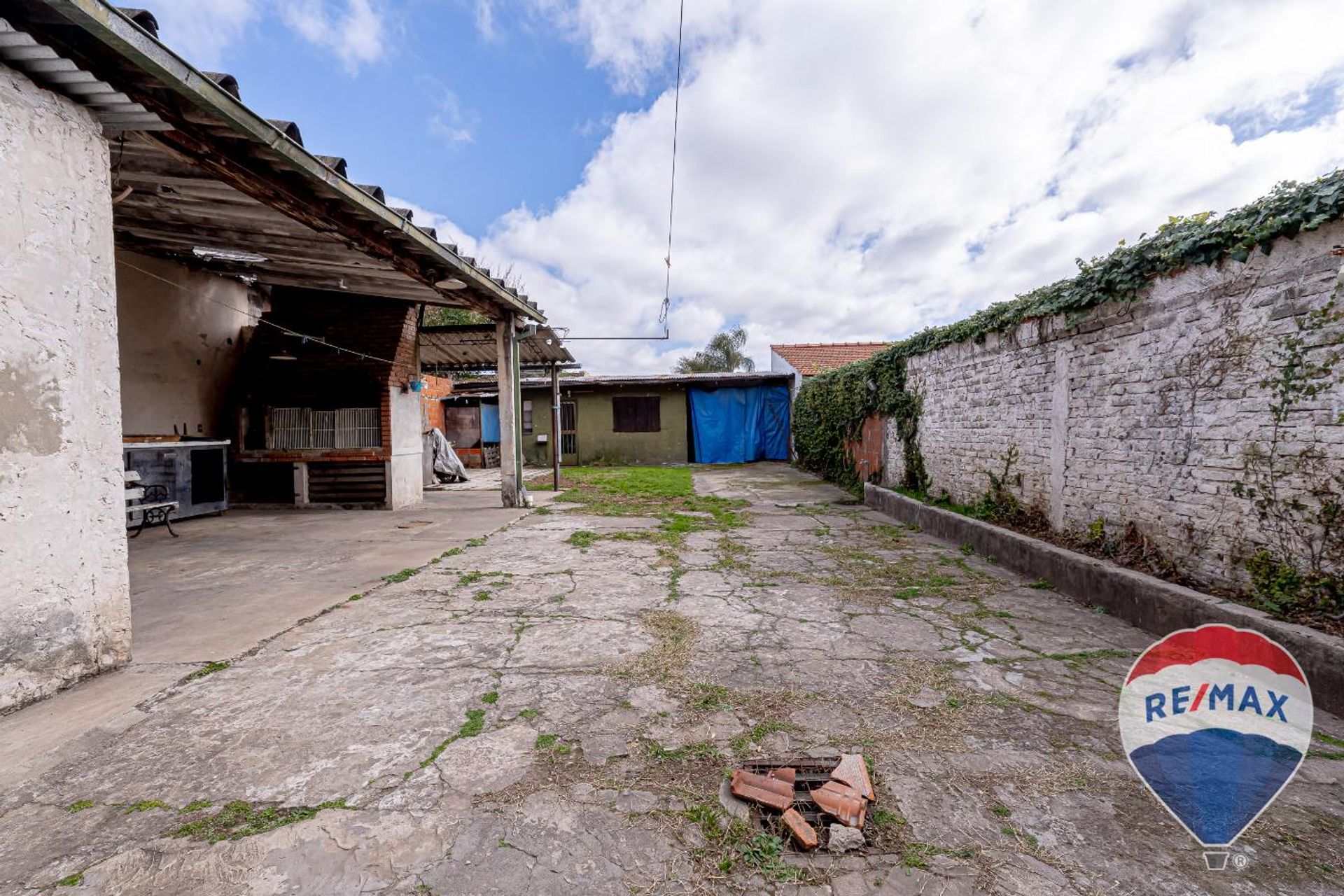 CASA 5 AMB, 8.66 x 37 C/COCHERA Y JARDÍN.
