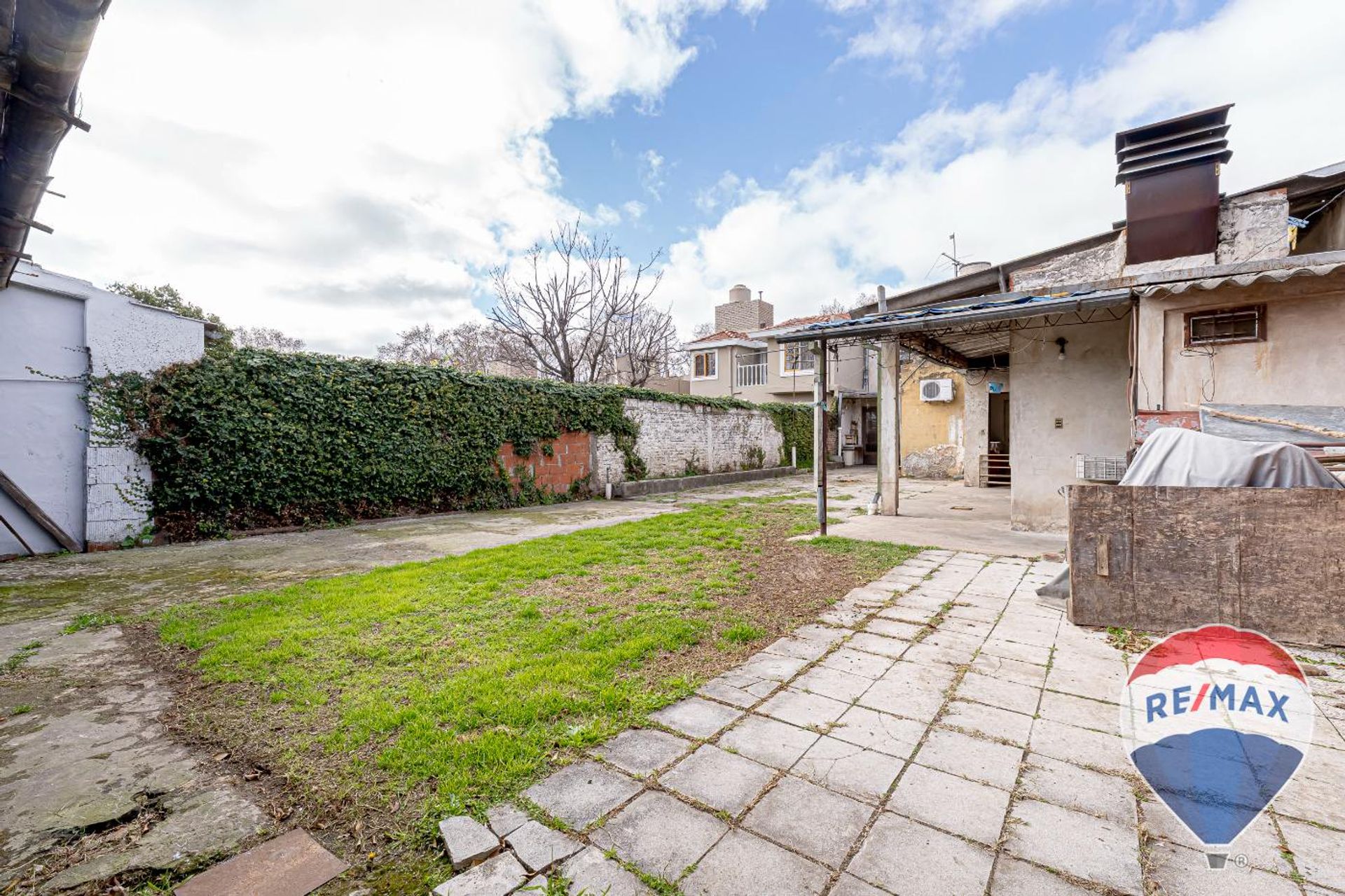 CASA 5 AMB, 8.66 x 37 C/COCHERA Y JARDÍN.