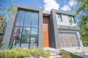 House for Sale by the Lagoon – Santa Ana, Tigre