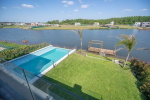 House for Sale by the Lagoon – Santa Ana, Tigre
