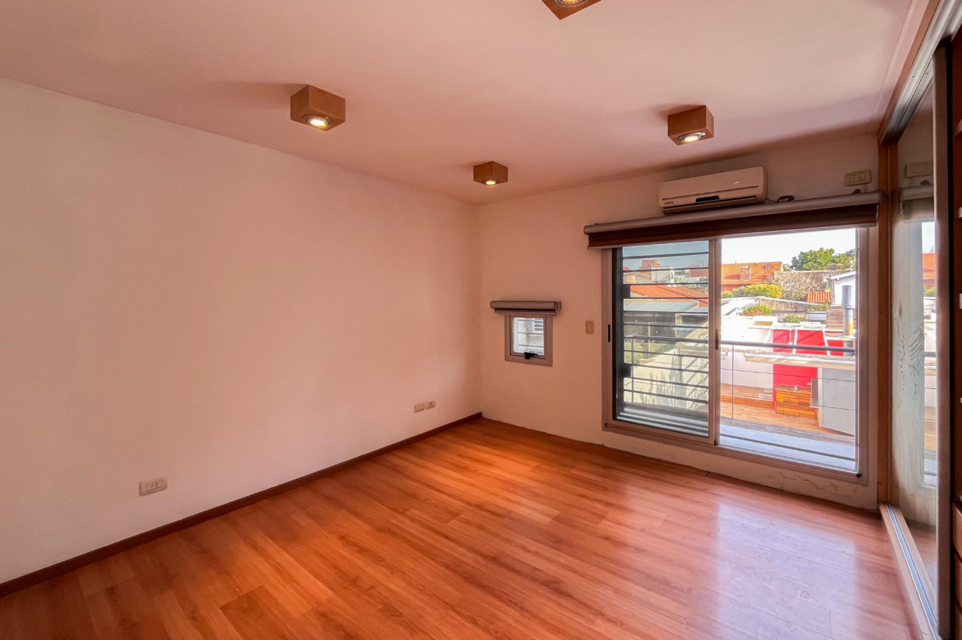 Venta Dúplex 4 Ambientes Jardín / Pileta, Martínez