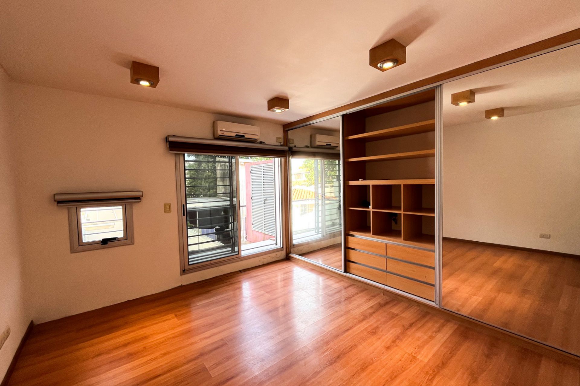Venta Dúplex 4 Ambientes Jardín / Pileta, Martínez