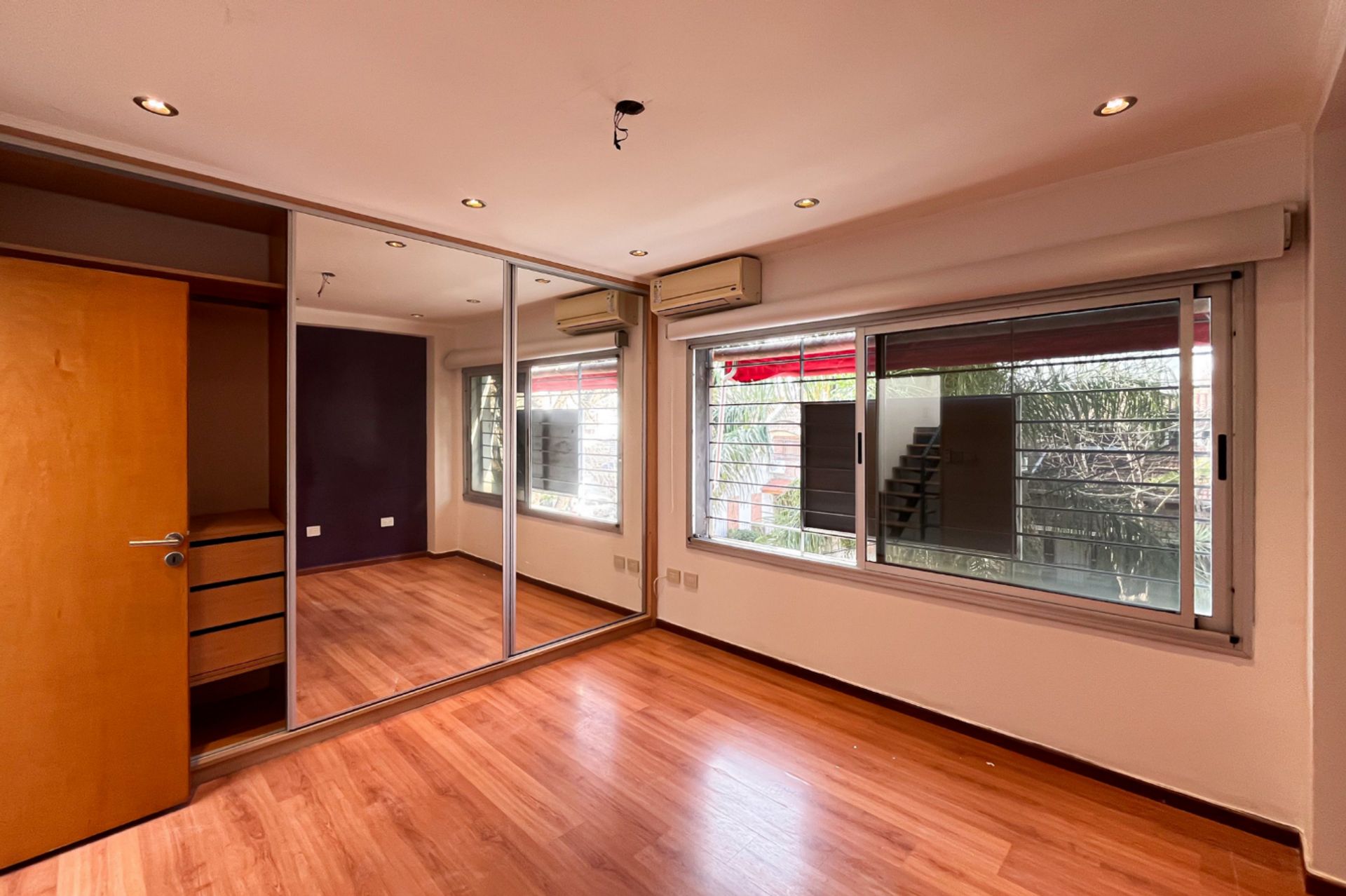 Venta Dúplex 4 Ambientes Jardín / Pileta, Martínez