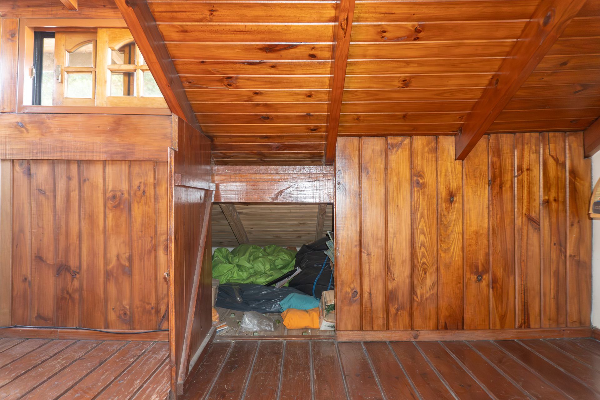 Florida: casa 3 pisos con jardín y pileta