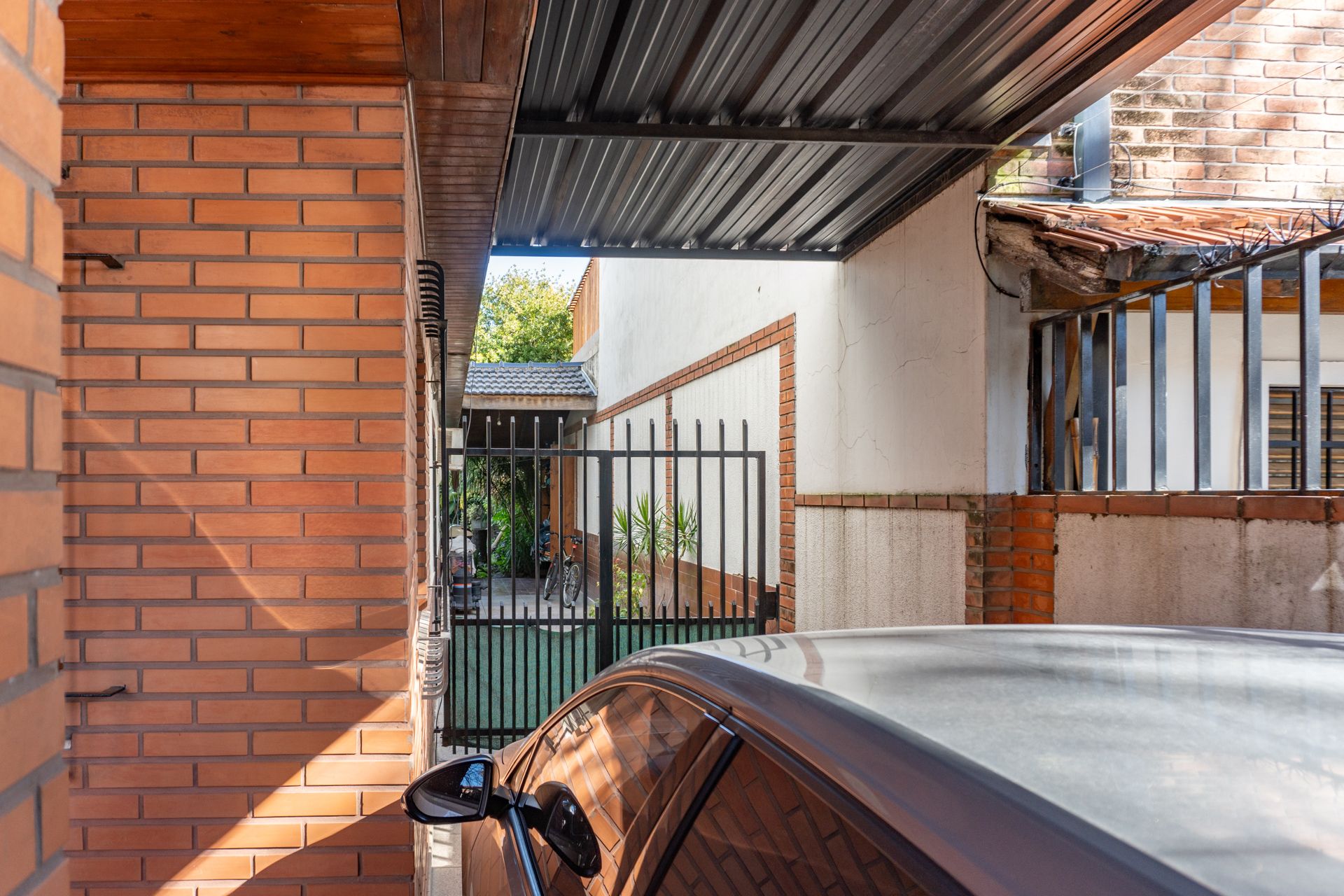 Florida: casa 3 pisos con jardín y pileta