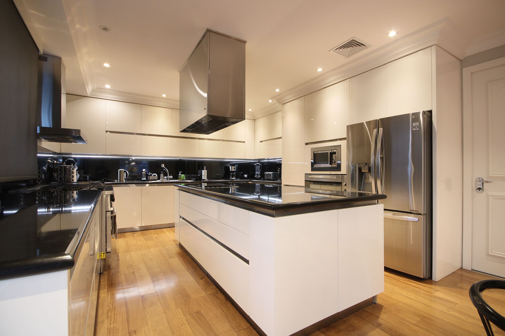 Venta Casa 6 Ambientes Acassuso Pileta Amoblada