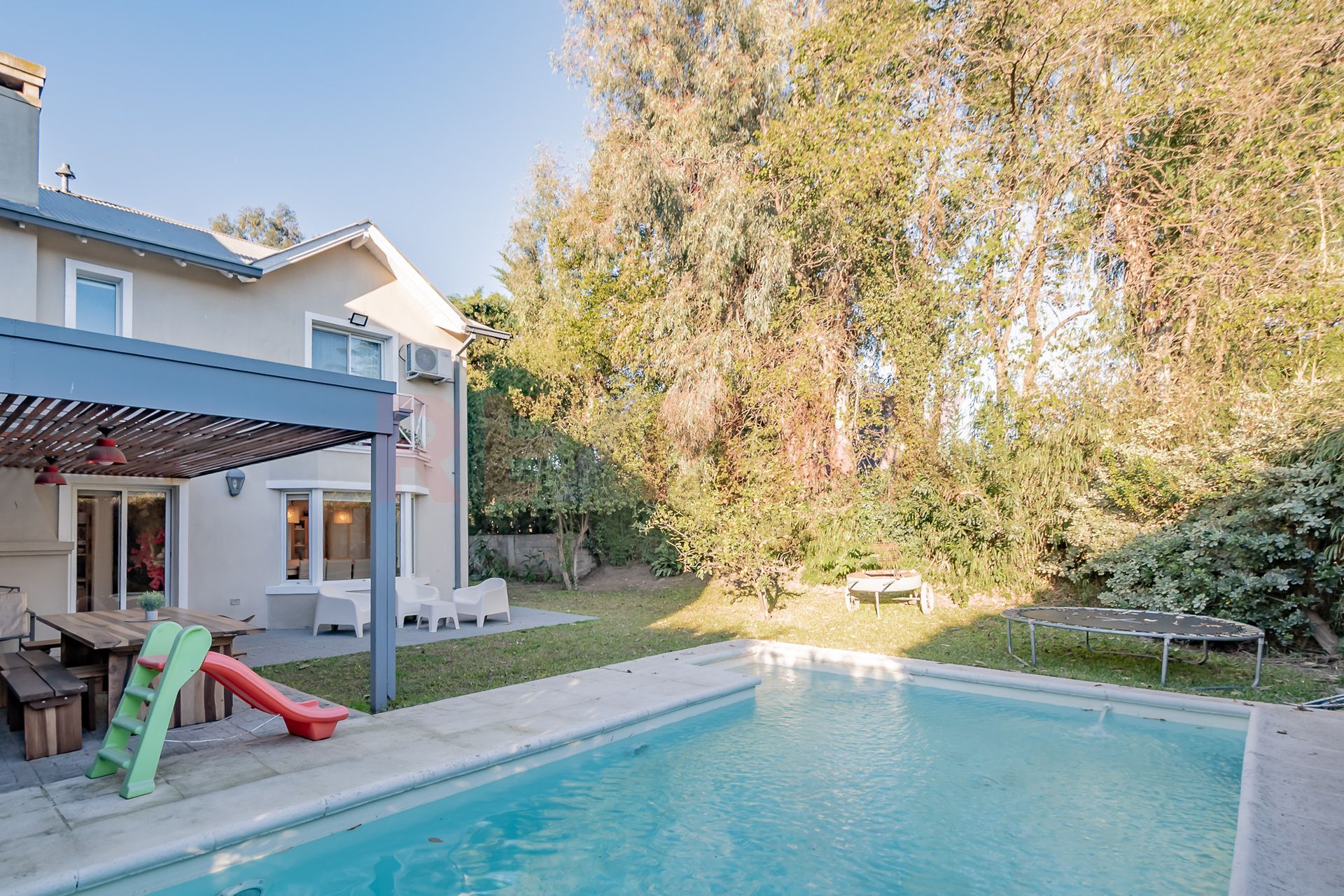 VENTA Hermosa CASA c/pileta en Don Torcuato