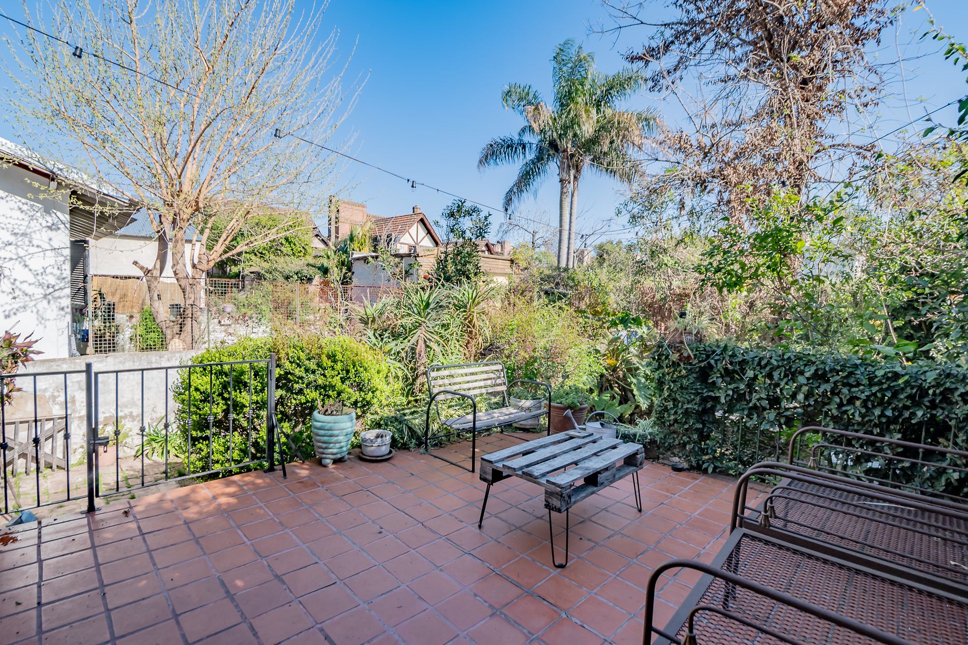 VENTA CASA en lote propio 5 amb con jardín