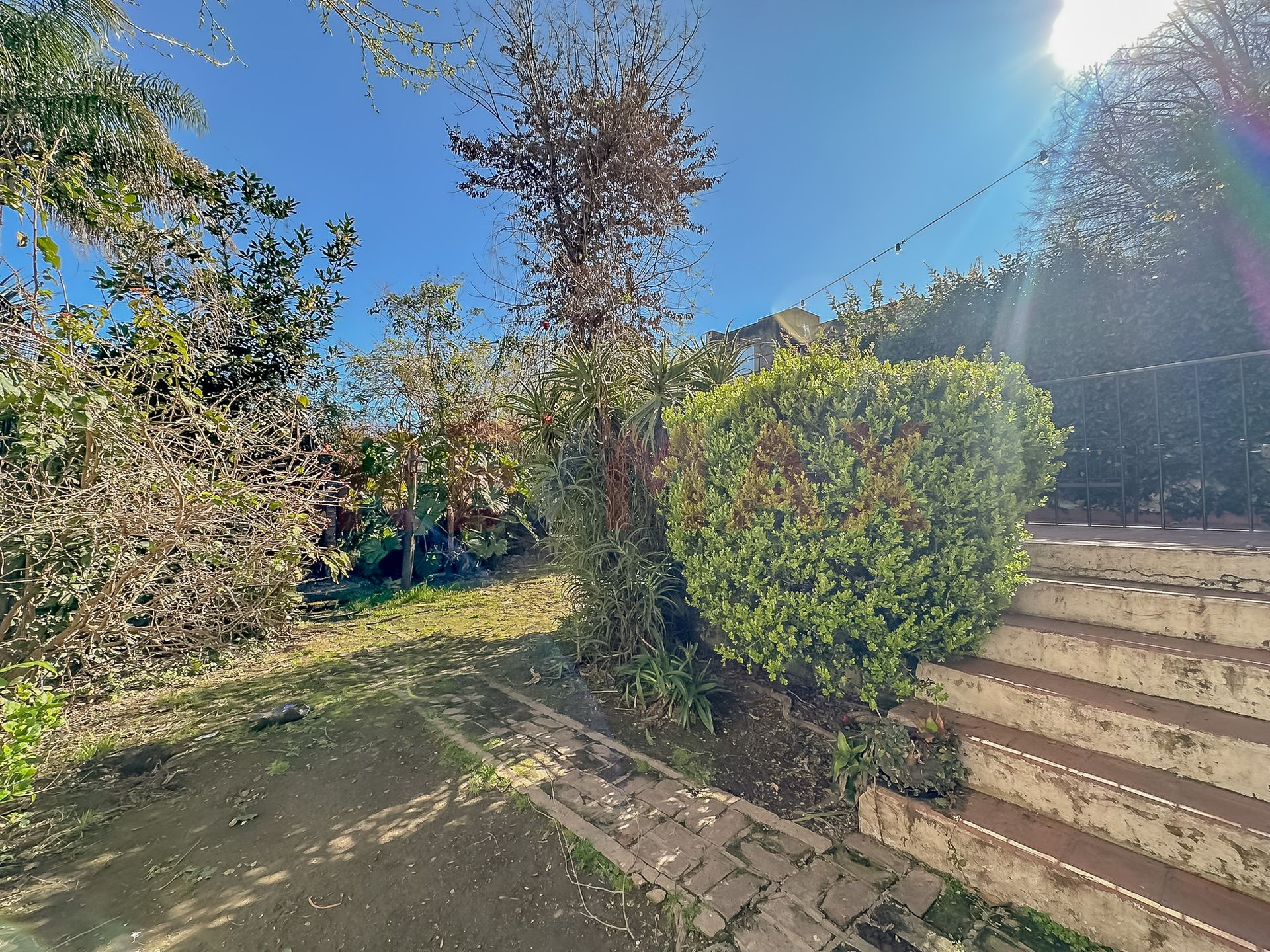 VENTA CASA en lote propio 5 amb con jardín