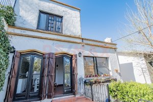 VENTA CASA en lote propio 5 amb con jardín