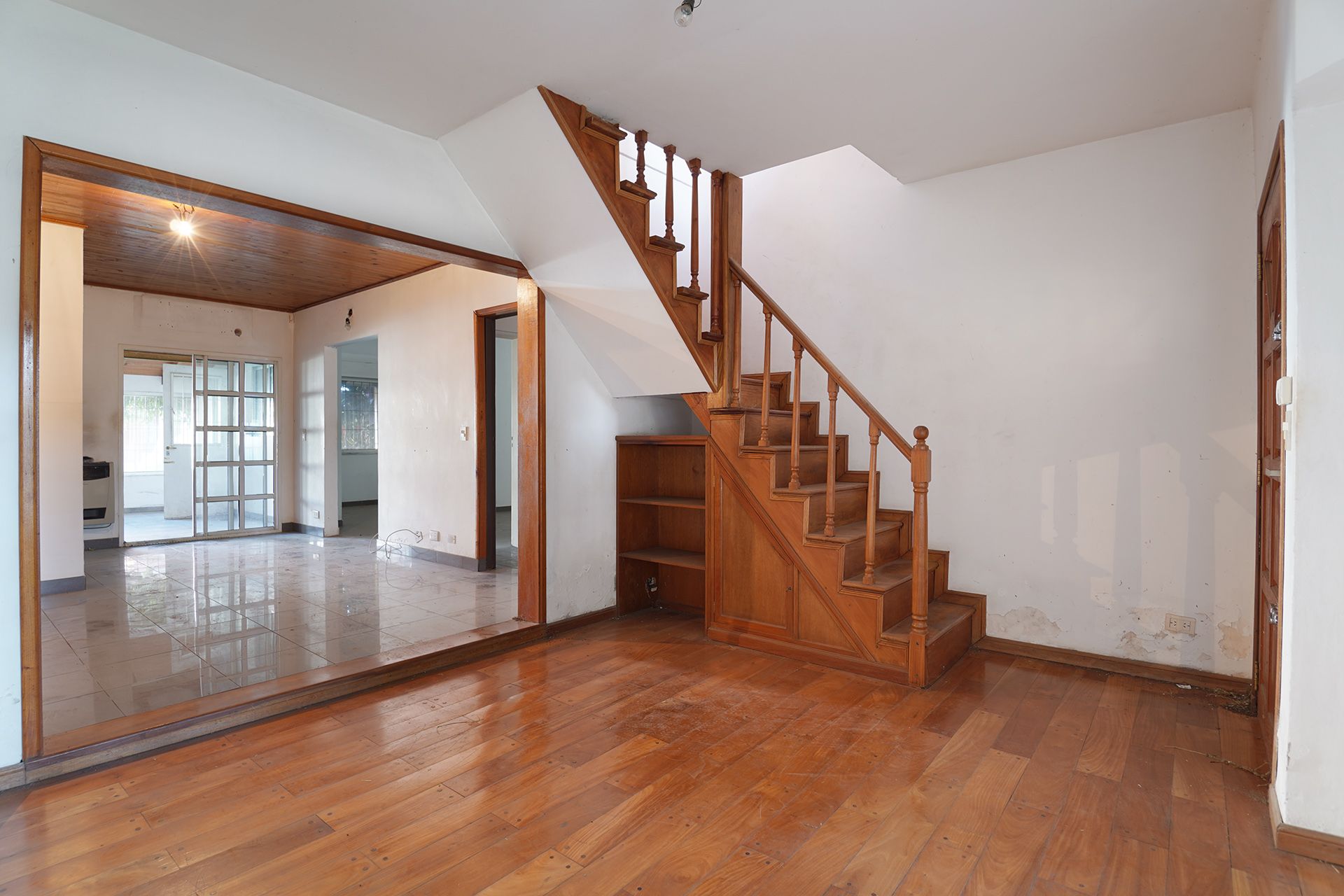 House, 5 rooms, 2‑car garage, patio, 35m lot