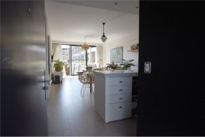 Immaculate 3-room with pool view in SIL