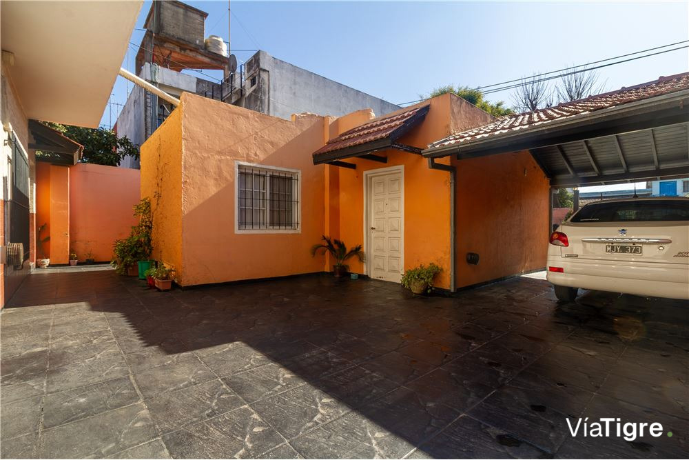 venta 2 viviendas con cochera semi cubierta